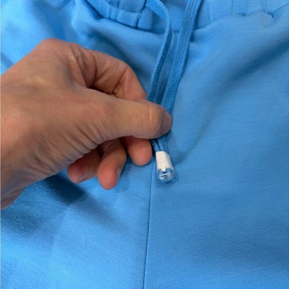 Varley Vibrant Blue Athletic Shorts - Picture 4 of 6